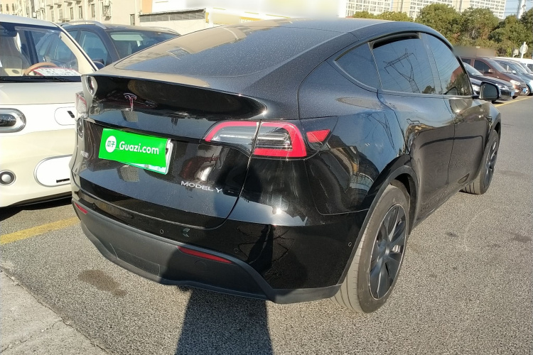特斯拉 Model Y 2023款 后轮驱动版车身外观7