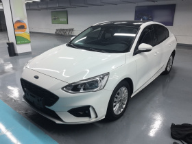 福特 福克斯 2020款 三厢 EcoBoost 180 自动锋潮型