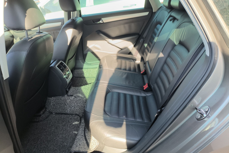 大众 帕萨特 2014款 1.8TSI DSG御尊版中控内饰7004