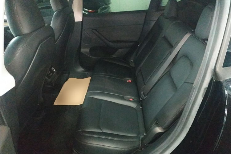 特斯拉 Model Y 2022款 后轮驱动版中控内饰21