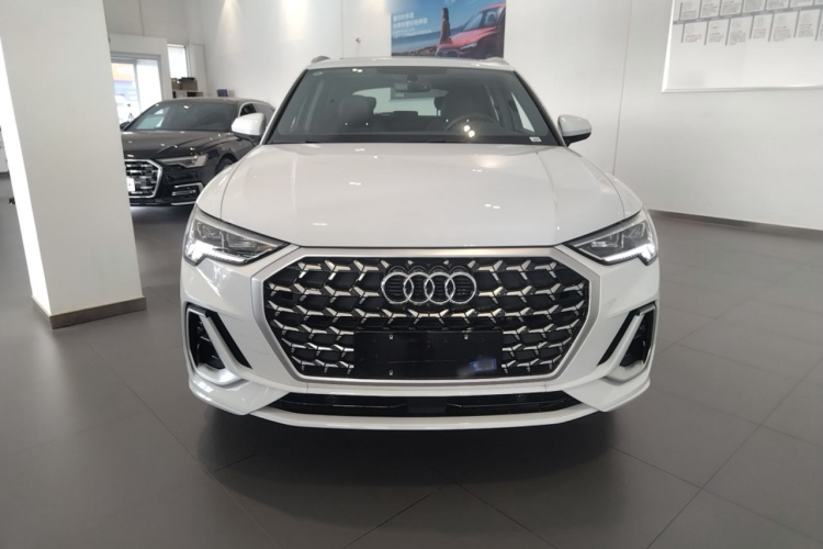 奥迪Q3 2024款 40 TFSI 时尚动感型车身外观2