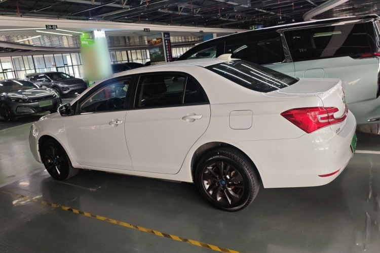 比亚迪 秦新能源 2017款 1.5T 尊贵型车身外观4