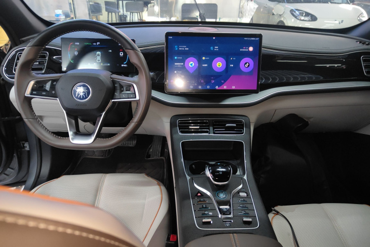 比亚迪 秦PLUS 2023款  冠军版 DM-i 120KM超越型中控内饰12