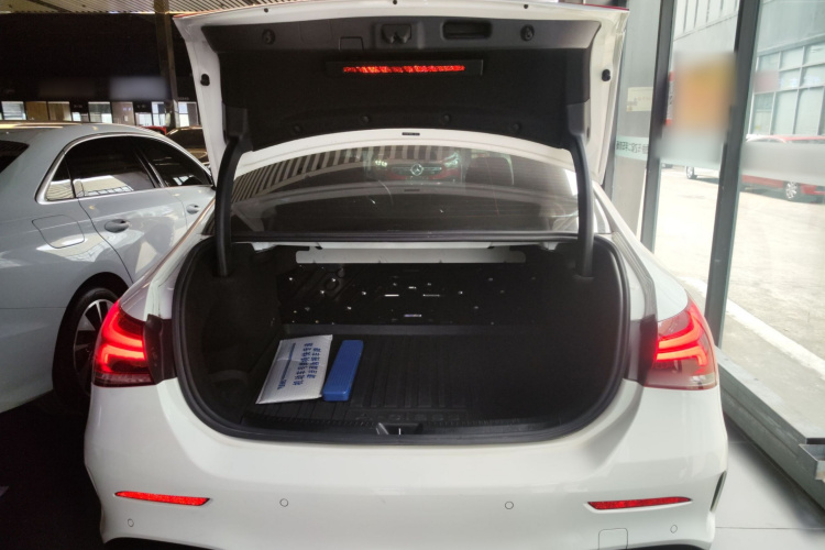 奔驰A级 2021款 A 200 L 运动轿车时尚型局部细节23
