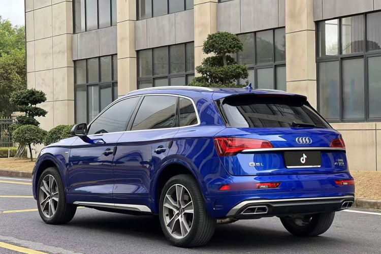 奥迪Q5L 2021款 45 TFSI 豪华动感型车身外观4