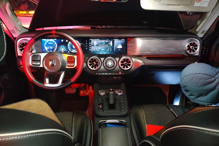 坦克300 2024款 2.0T 征服者中控内饰12