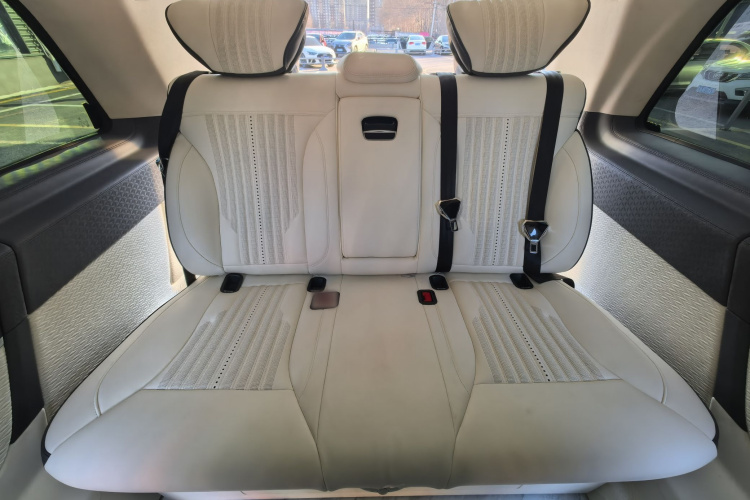 奔驰V级 2024款 V 300 L 长轴距尊贵版中控内饰7007