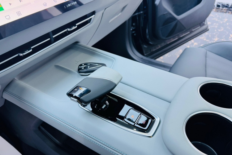 长安UNI-Z新能源 2024款 蓝鲸智电iDD 125km 领先型中控内饰7008