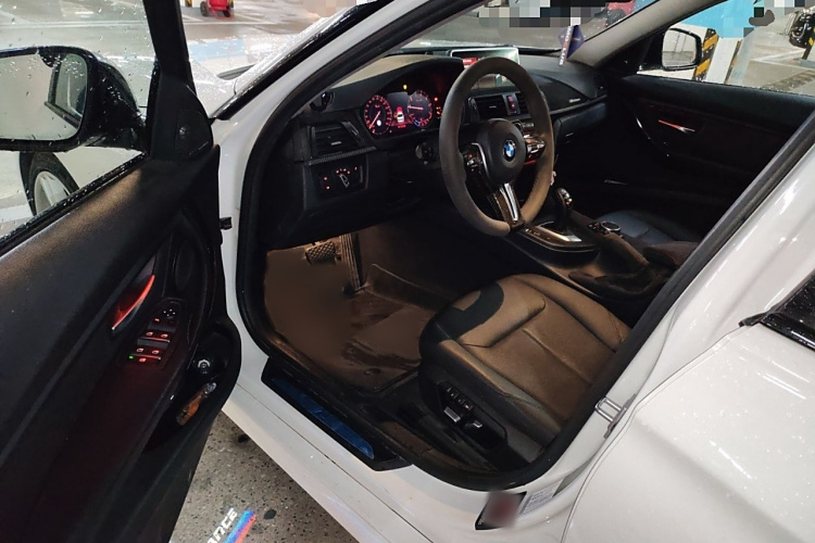 宝马3系 2017款 320Li M运动型中控内饰7002