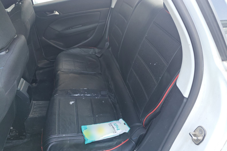 标致308 2016款 1.6L 手动时尚版中控内饰21