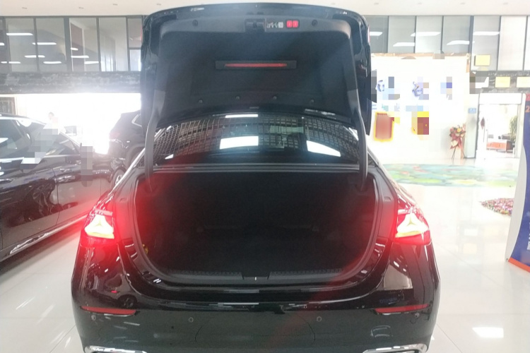 奔驰E级 2025款 改款 E 300 L 豪华型局部细节23
