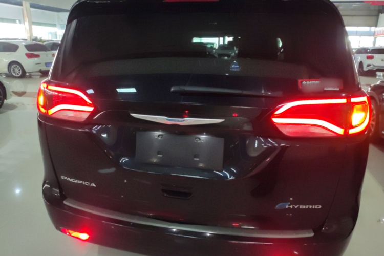 克莱斯勒 大捷龙PHEV(进口) 2019款 3.6L 插电混动版车身外观6