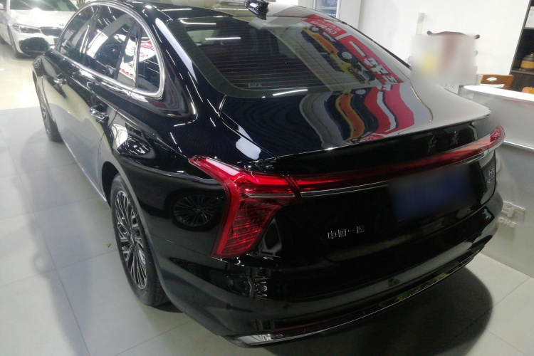 红旗H5 2024款 2.0T 自动智联旗畅版车身外观4