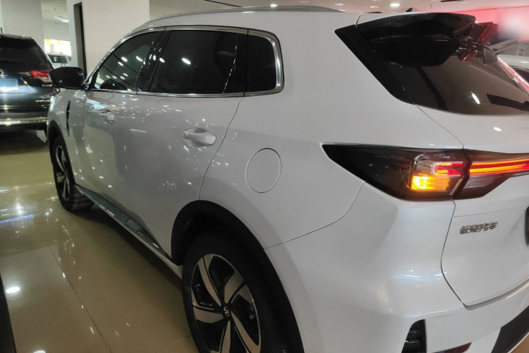 长安CS55PLUS 2024款 第三代 1.5T DCT卓越型车身外观4