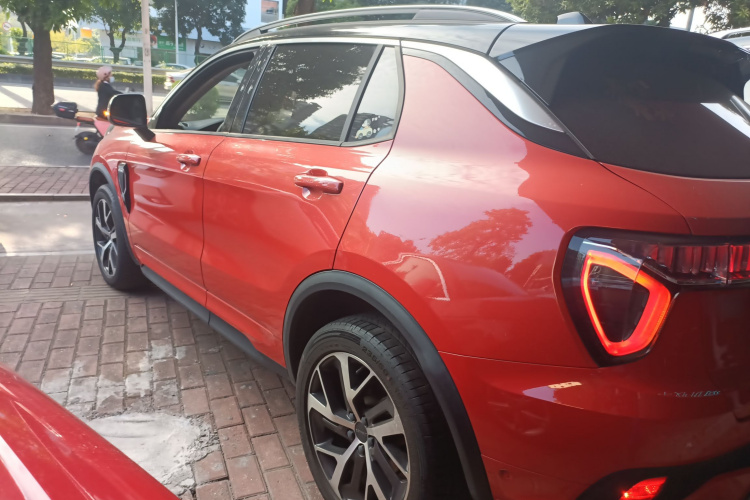 领克01 2017款 2.0T 四驱劲Pro版车身外观4