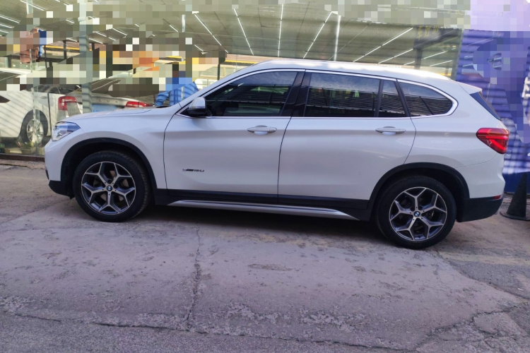 宝马X1 2018款 sDrive18Li 尊享型车身外观4