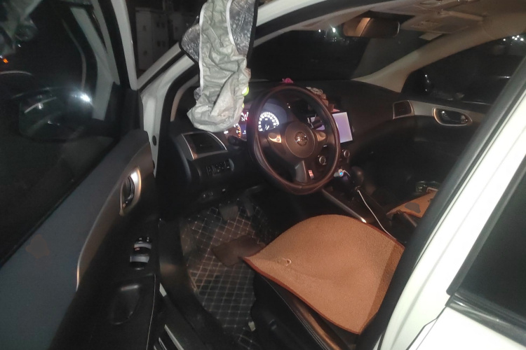 日产 轩逸 2019款 经典 1.6XE CVT舒适版中控内饰20