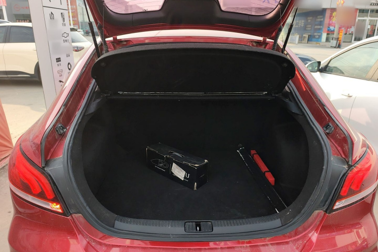 名爵 MG6 2017款 20T 手动豪华智联版 国V机舱底盘23