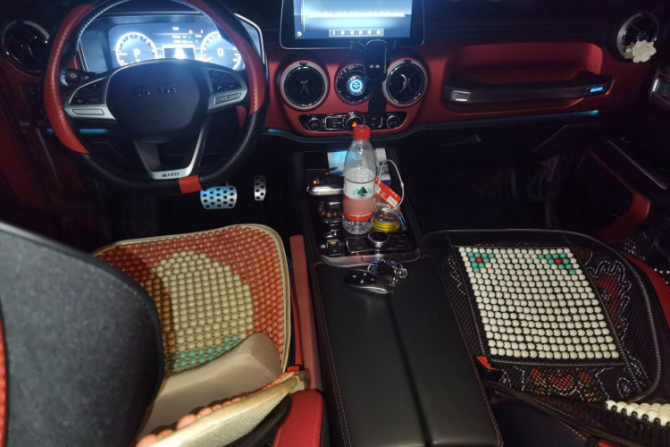 北京BJ40 2020款 2.0T 自动四驱城市猎人版侠客型中控内饰12