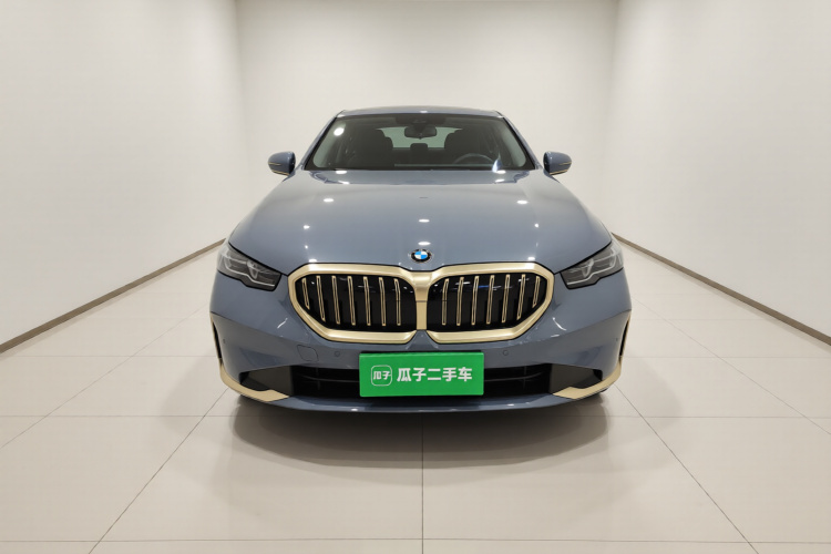 宝马5系 2024款 530Li 尊享型 M运动套装车身外观2
