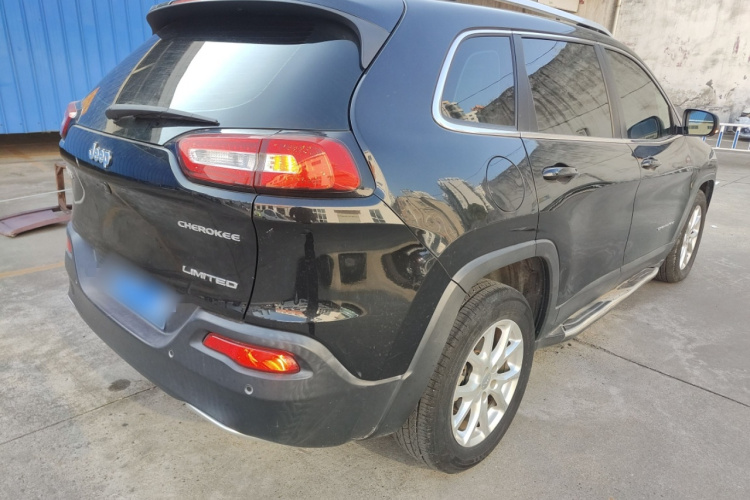 Jeep 自由光 2017款 2.0L 优越版车身外观7