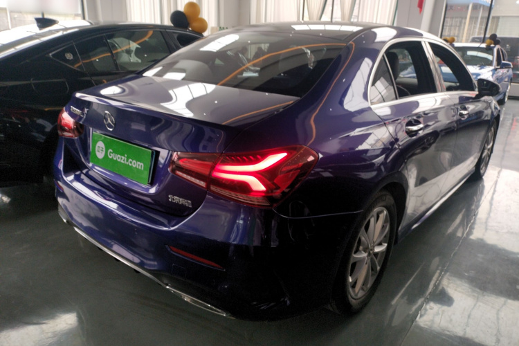 奔驰A级 2020款 改款 A 200 L 运动轿车动感型车身外观7