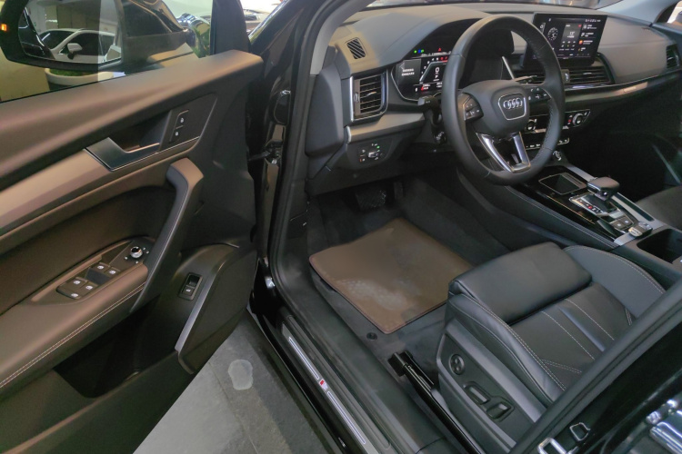 奥迪Q5L 2022款 40T 时尚动感型中控内饰7003