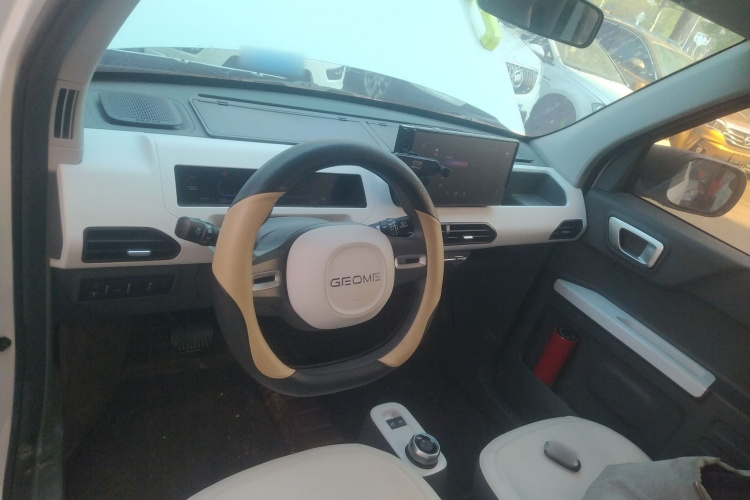 吉利银河 2024款 200km 熊猫骑士中控内饰12