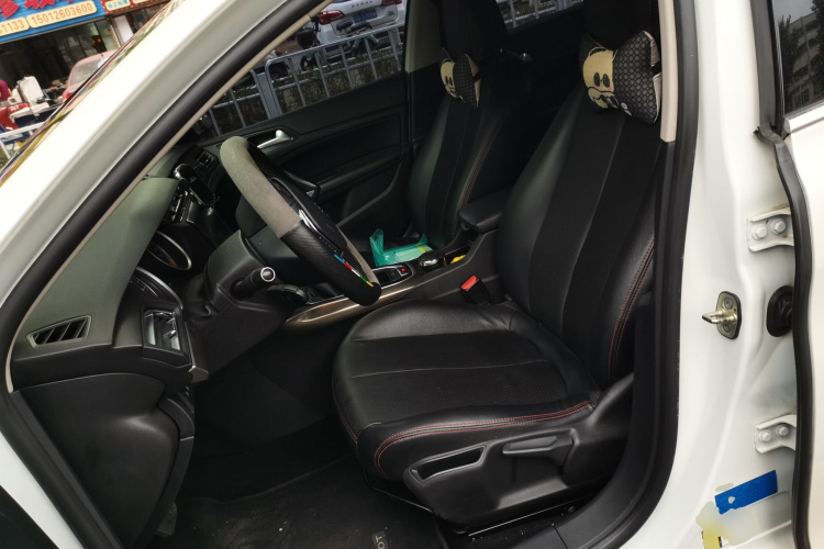 标致408 2016款 1.6T 自动豪华版中控内饰19