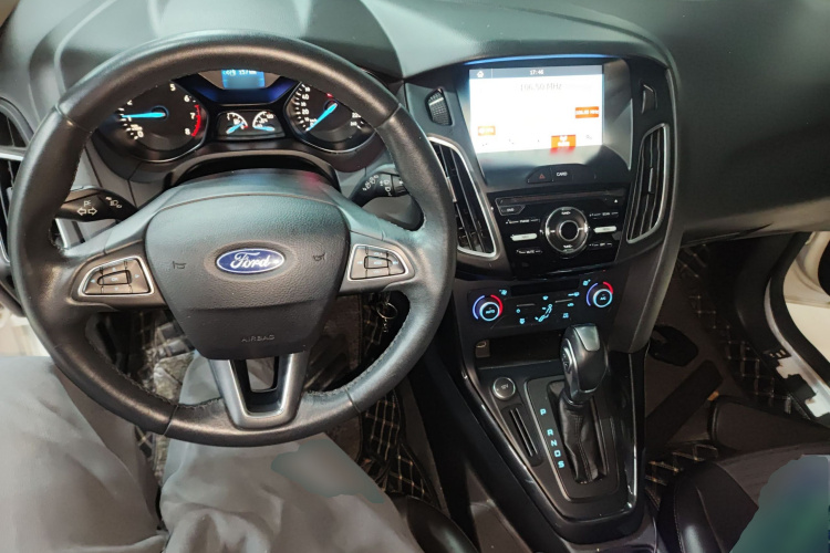 福特 福克斯 2017款 两厢 1.6L 自动风尚型智行版中控内饰12