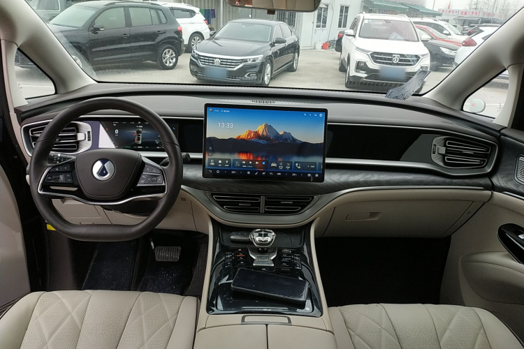 腾势D9 2024款 DM-i 1050 尊享型中控内饰7002