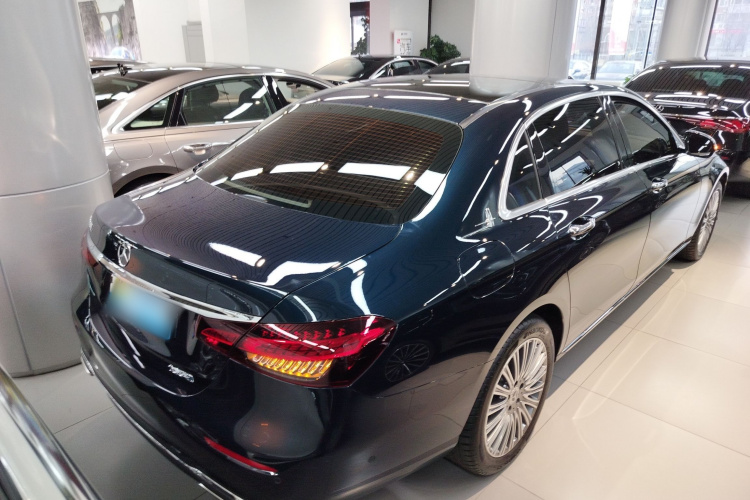 奔驰E级 2022款 改款 E 300 L 豪华型车身外观7
