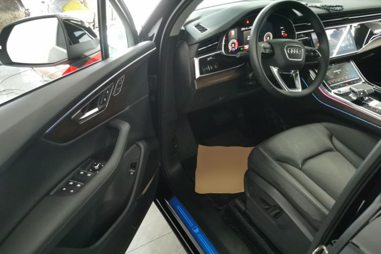 奥迪Q7 2022款 55 TFSI quattro S line运动型中控内饰20