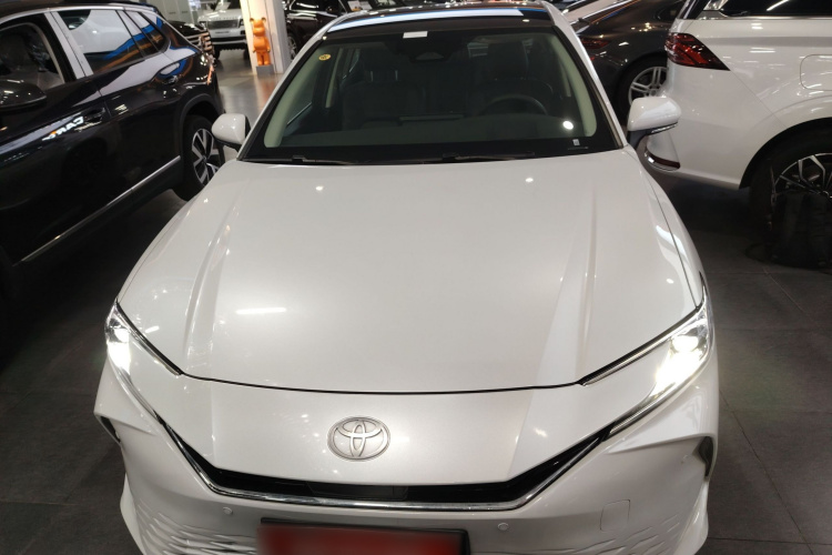 丰田 凯美瑞 2024款 双擎 2.5HG 尊贵版车身外观2