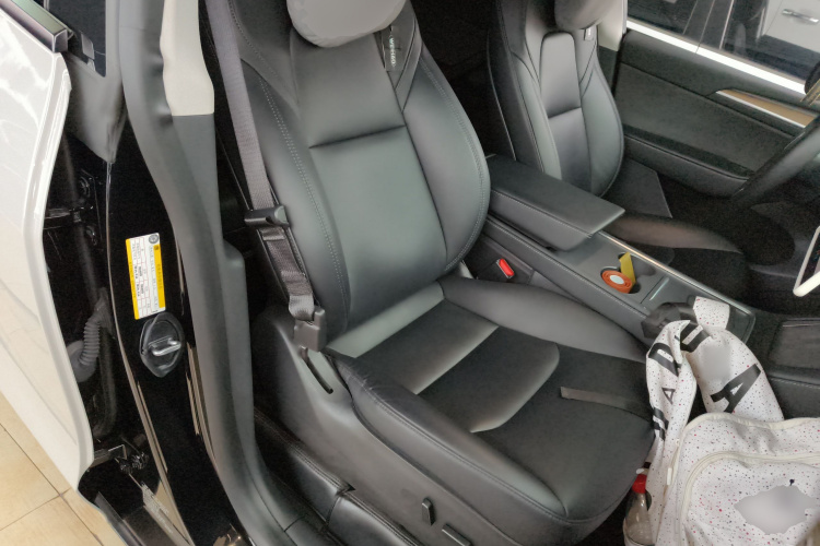 特斯拉 Model Y 2022款 长续航全轮驱动版局部细节41