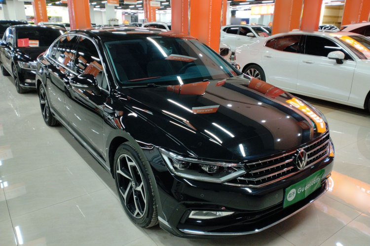 大众 迈腾 2023款 200万辆纪念版 330TSI DSG豪华型车身外观6002