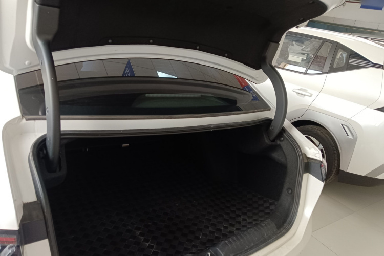 埃安 AION RT 2025款 520智享版机舱底盘23