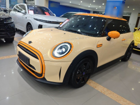 MINI 2023款 1.5T COOPER 紫夜出逃 特别版