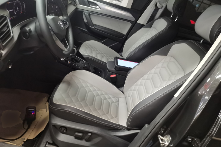 大众 探岳 2023款 330TSI 两驱R-Line高能版中控内饰19