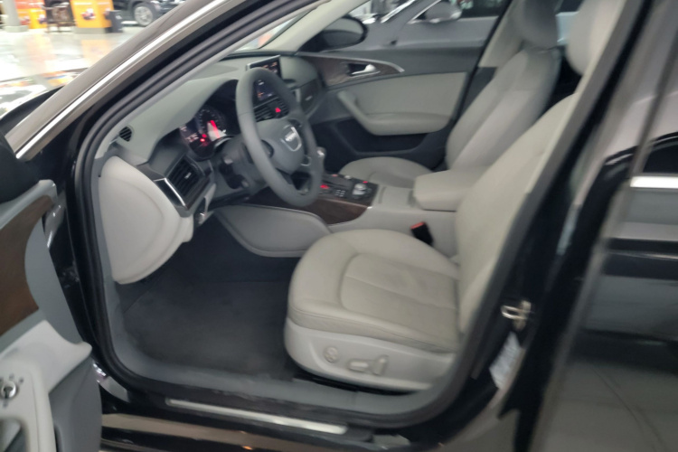 奥迪A6L 2015款 35 FSI quattro 技术型中控内饰7005