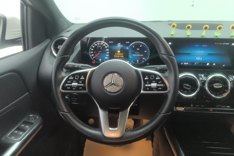 奔驰B级 2021款 B 200 时尚型中控内饰13