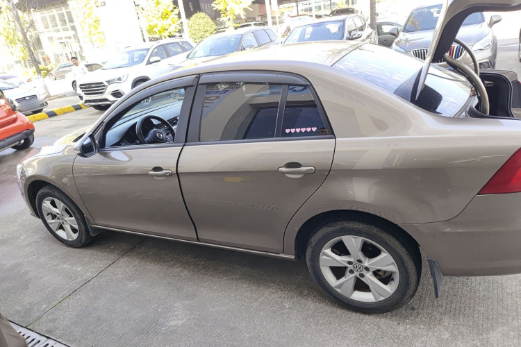 大众 宝来 2015款 质惠版 1.6L 手动时尚型车身外观4