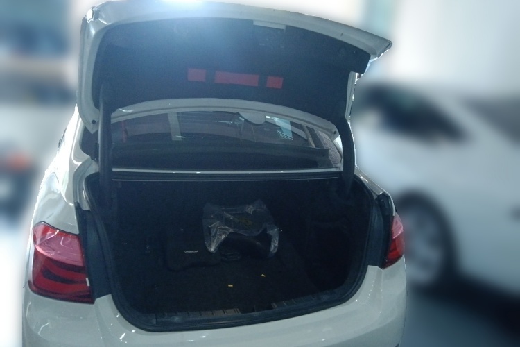 宝马3系 2016款 320Li 时尚型中控内饰23