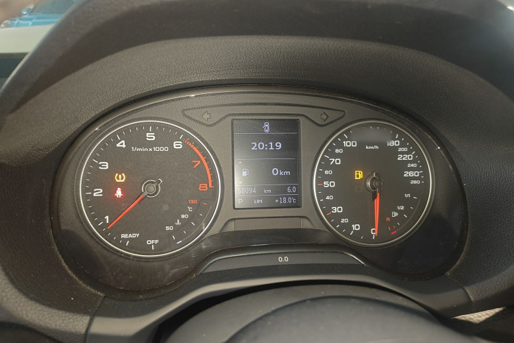 奥迪Q2L 2021款 35 TFSI 进取动感型局部细节14