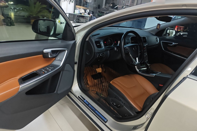 沃尔沃S60 2019款 S60L 改款 T5 智进进阶版中控内饰20