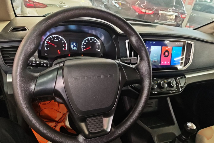 东风风行 菱智 2022款 M5 1.6L 实用型 5座中控内饰7002