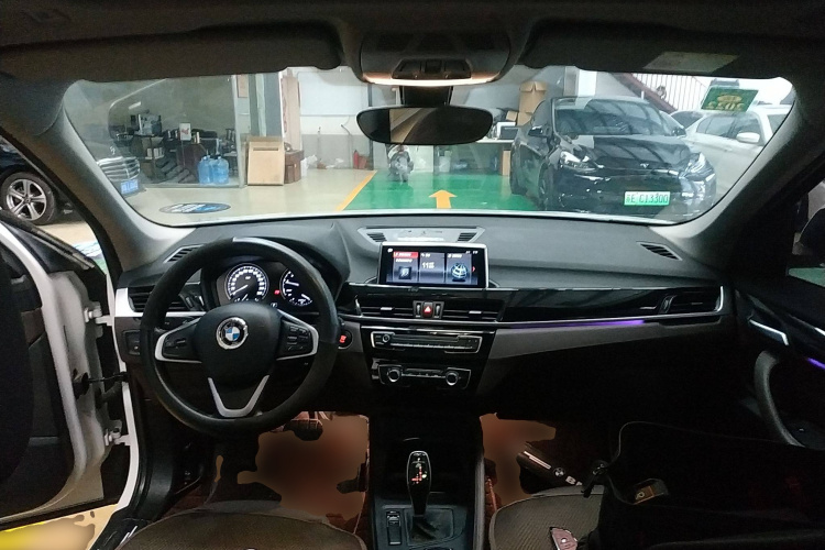 宝马X1 2020款 sDrive20Li 时尚型中控内饰12