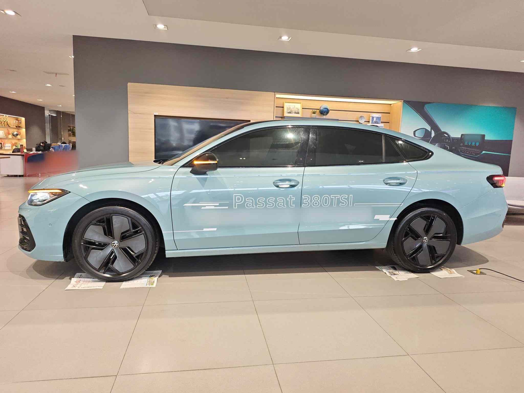 大众 帕萨特 2025款 Pro 380TSI 星空龙尊版(3)