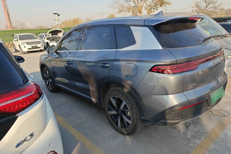 比亚迪 宋Pro新能源 2024款 荣耀版 DM-i 71KM领航型车身外观4