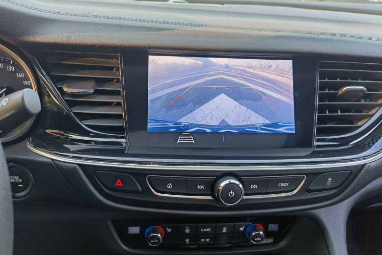 别克 君威 2022款 552T 智享型中控内饰7006